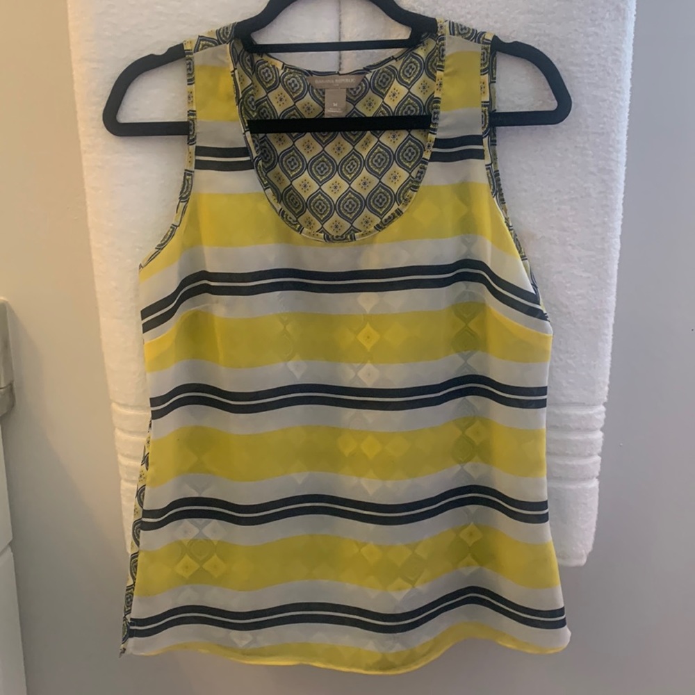 Banana Republic size Medium navy, yellow 100% polyester shell